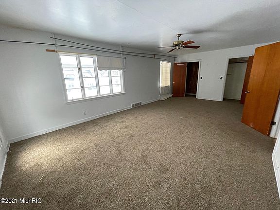 4th image of 2116 Leahy St