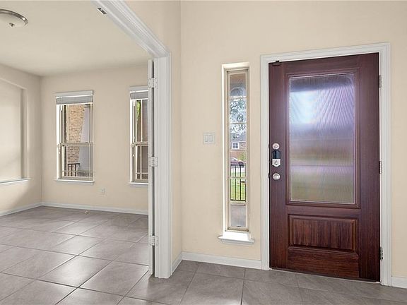 4th image of 157 Crescent Heights Dr