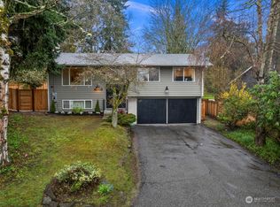 4003 SW 98th St, Seattle, WA 98136