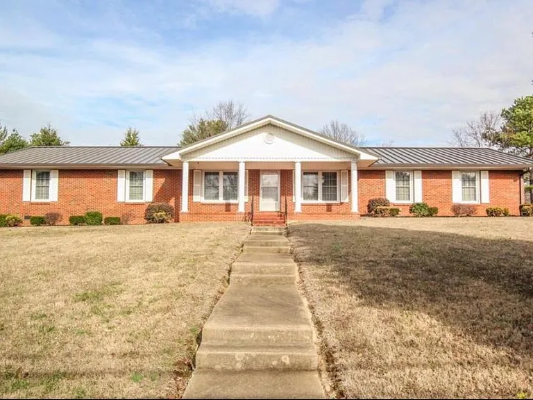 403 E Clark Blvd — Photo 11