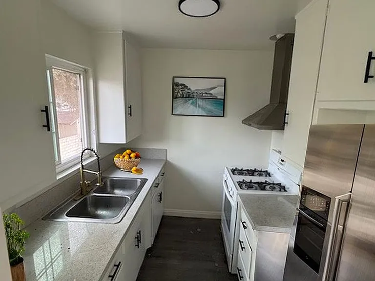9661 Maureen Dr — Photo 2