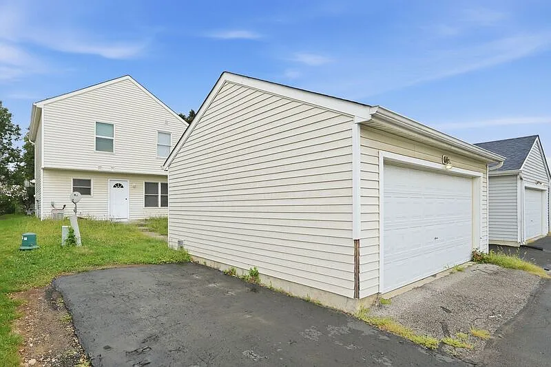 3 bed, 2.0 bath, 1200 sqft, $1,595 — Photo 2