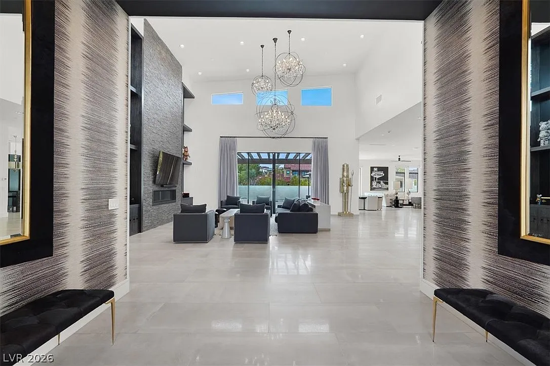 5 bed, 6.5 bath, 7855 sqft, $25,000 — Photo 4