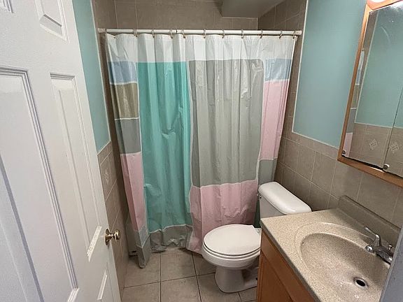3rd image of 524 E Spruce Dr APT 1B