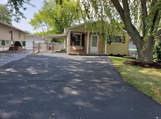 1402 Leslie Ave, Round Lake Beach, IL 60073