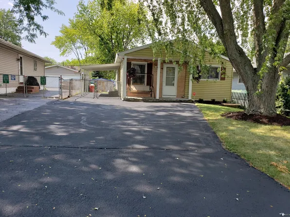 1402 Leslie Ave, Round Lake Beach, IL 60073