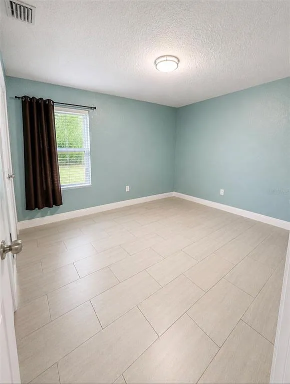 3 bed, 2.0 bath, 1354 sqft, $2,100 — Photo 4