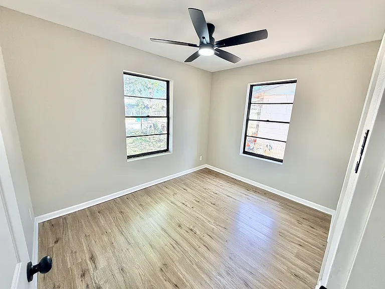 318 Uvalde St — Photo 22