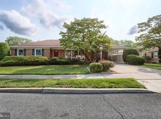 612 Latshmere Dr W, Harrisburg, PA 17109