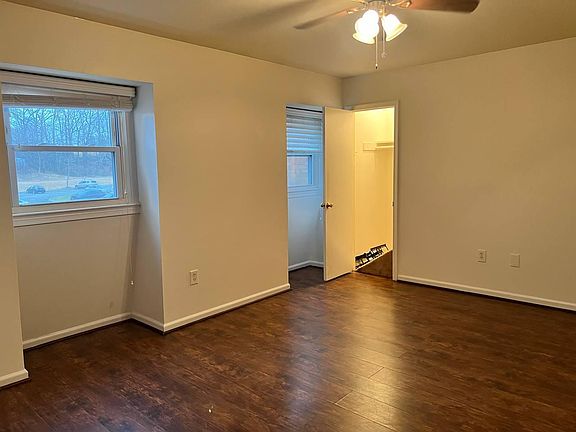 4th image of 14465 Village Dr