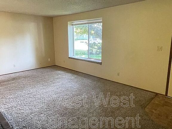 3rd image of 708 NE 105th St