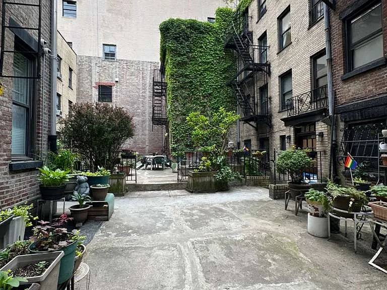 222 W 17th St #4C — Photo 8