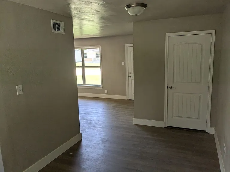 2517 Goliad St — Photo 7