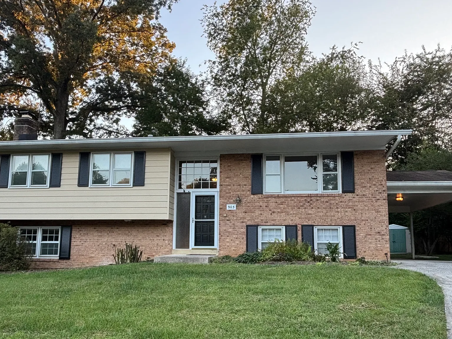 5 bed, 2200 sqft, $4,150 — Photo 1