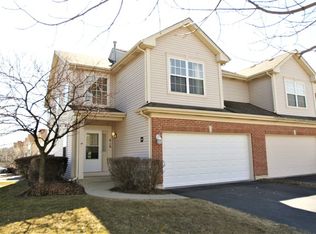 416 Gladstone Ln #49-1, Elgin, IL 60120