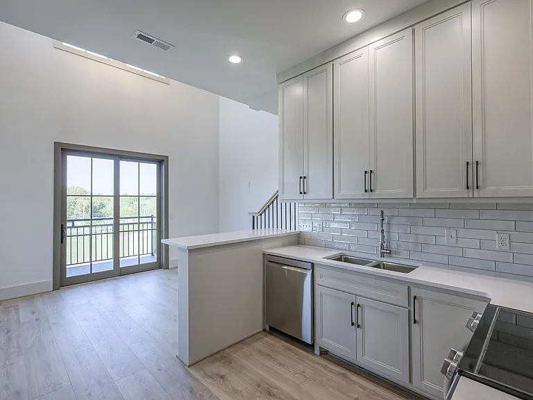 1025 Southwalk Dr — Photo 45
