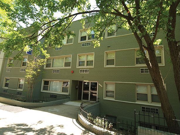 606 Longfellow St NW 402