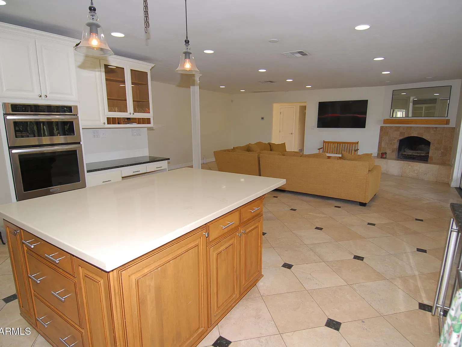 4 bed, 2.5 bath, 2875 sqft, $3,500 — Photo 3