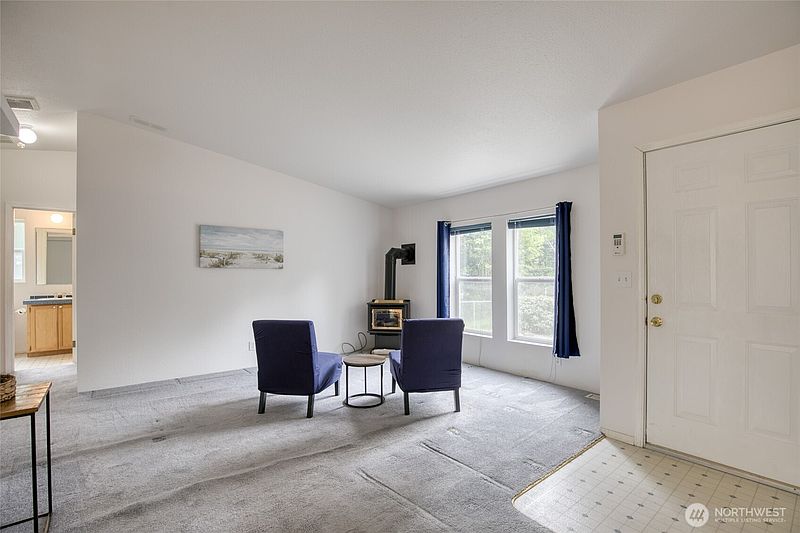 3rd image of 636 Chenois Avenue NE