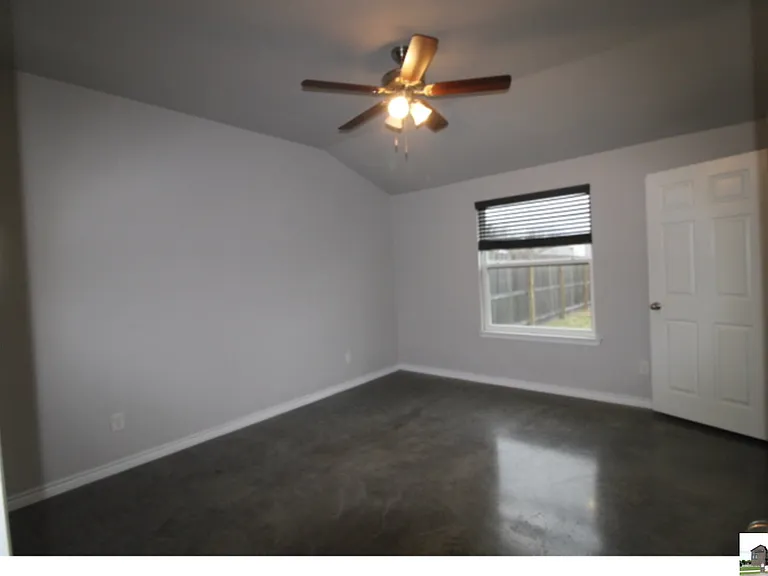 300 Lowes Blvd #B — Photo 23