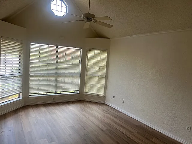 306 Cimarron Trl — Photo 18