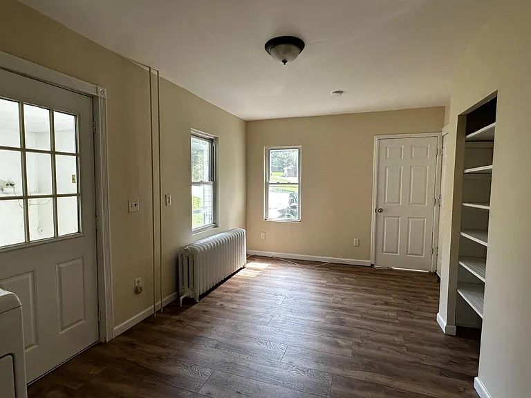 245 Lattintown Rd — Photo 7