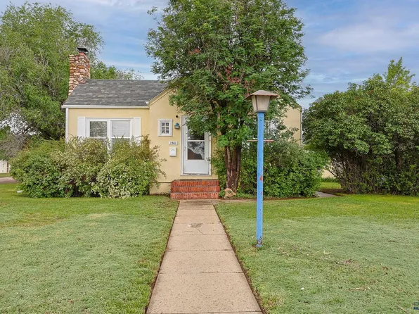 1501 Albany Ave, Hot Springs, SD 57747