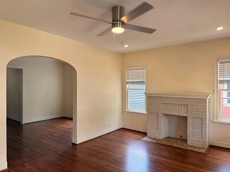 2827 Robertson St — Photo 6