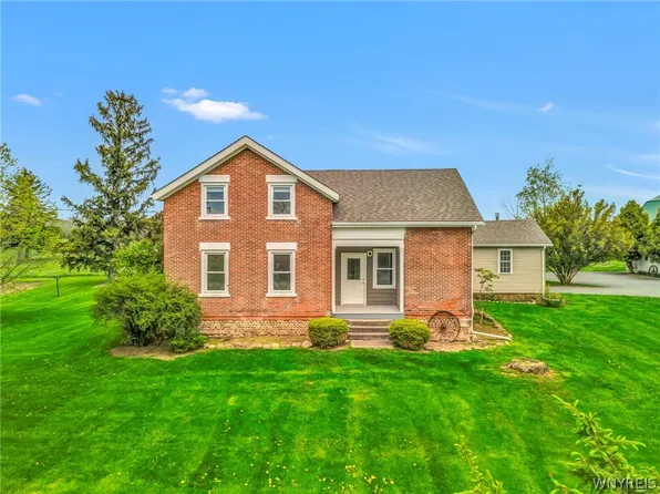 9783 Seaman Rd, Middleport, NY 14105