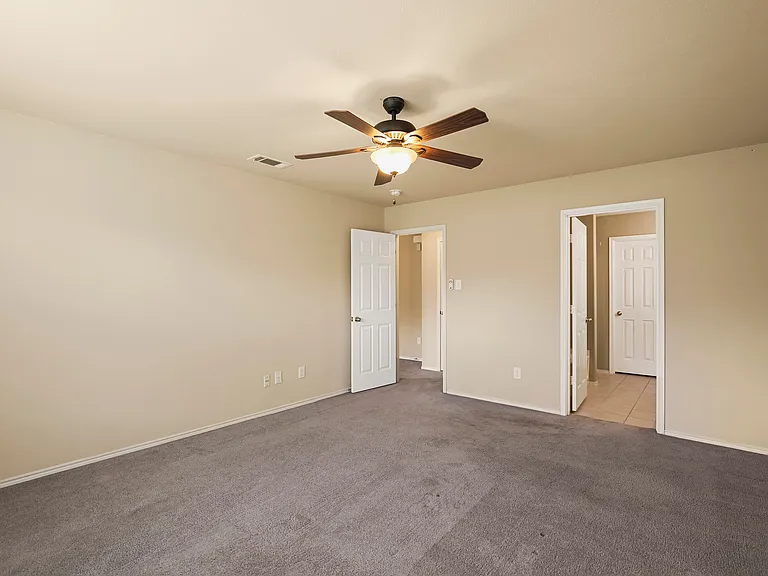 1433 Willoughby Way — Photo 9