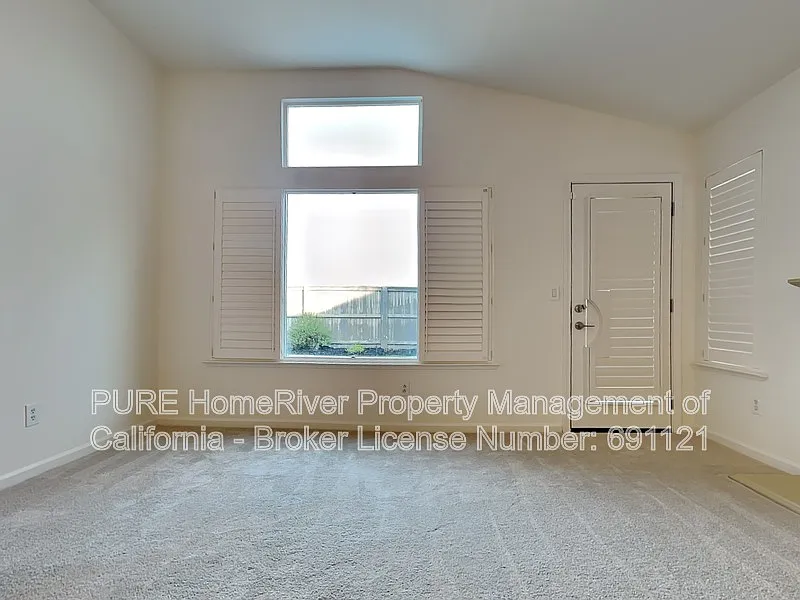 3 bed, 2.0 bath, 1507 sqft, $2,595 — Photo 4