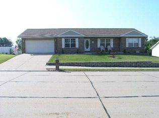 218 W Harrisonville Dr, Valmeyer, IL 62295