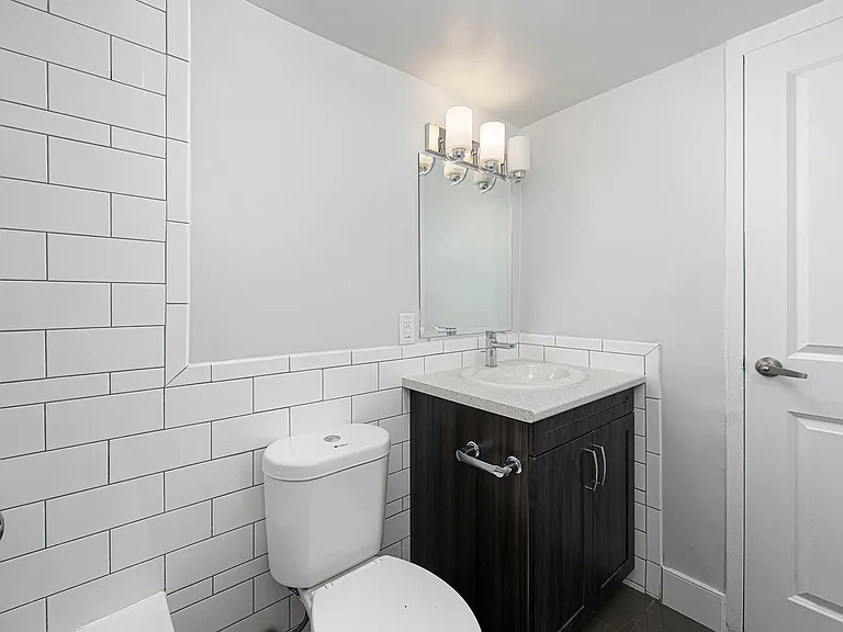35 Tobermory Dr — Photo 8