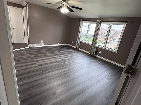 5th image of 36 Wellington Rd #2