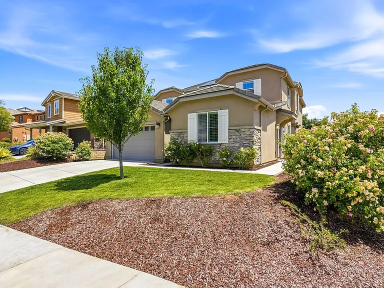 24545 Rosette Ln — Photo 2