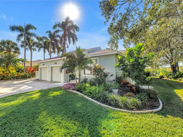 956 San Carlos Ct NE, Saint Petersburg, FL 33702