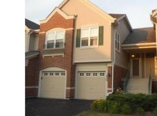 452 Pine Lake Cir, Vernon Hills, IL 60061