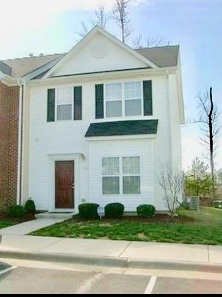 Building Photo - 108 Queensberry Ct