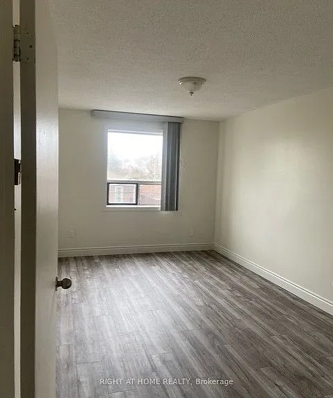 3358 Lake Shore Blvd W #B — Photo 3