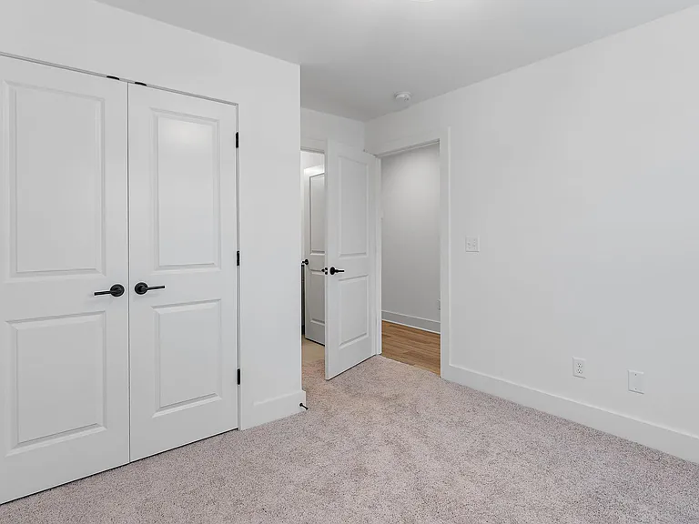 700 N Dupont Ave #323 — Photo 8