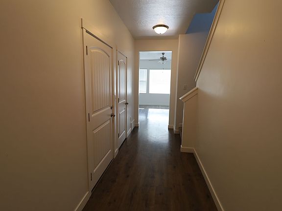 5th image of 492 S Highpoint Dr