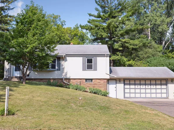 2757 Churchill St, Roseville, MN 55113
