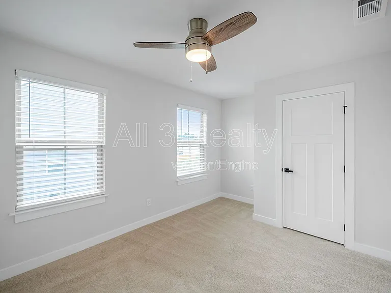 533 Daffodil Ln — Photo 22