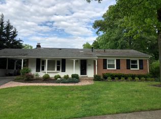 8 Greyswood Ct, Rockville, MD 20854