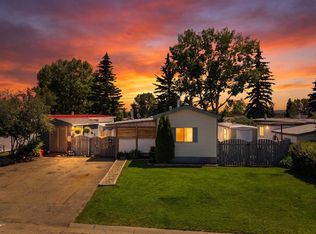 27 E Hearthstone Dr, Lacombe, AB T4L1P6