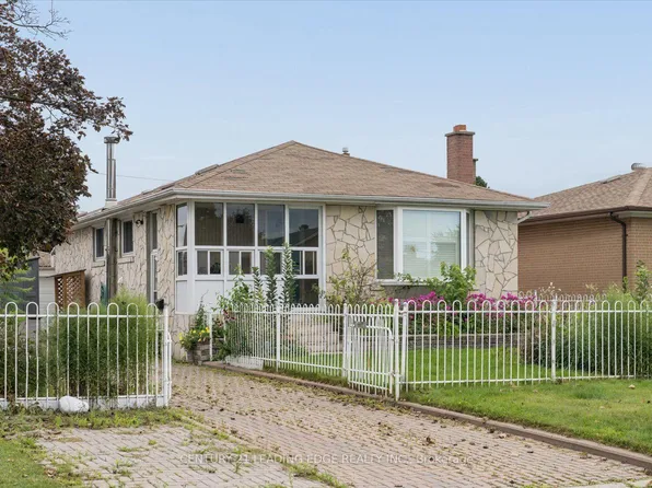 883 Antonio St #Basement, Pickering, ON L1W 1T4