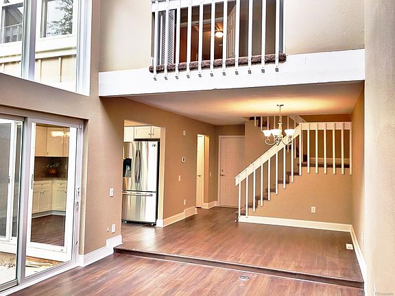 Open and bright living room, dining room and kitchen with access to the yard from two sides!