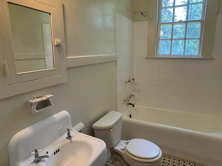 2121 Winona Ave #335 — Photo 15