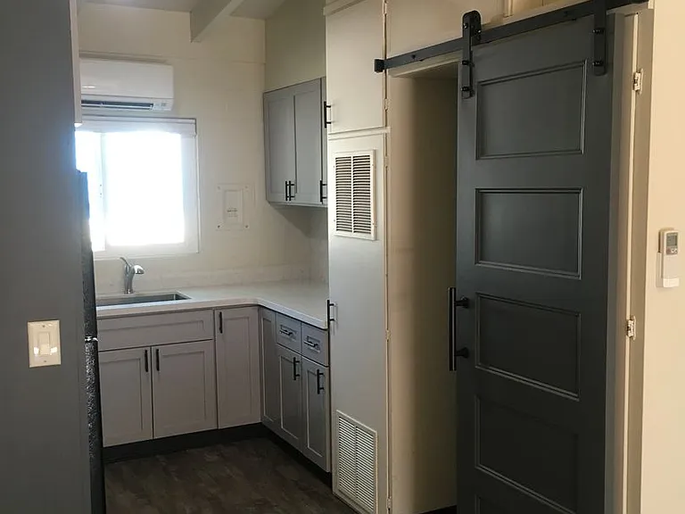 1100 Trinity St — Photo 19