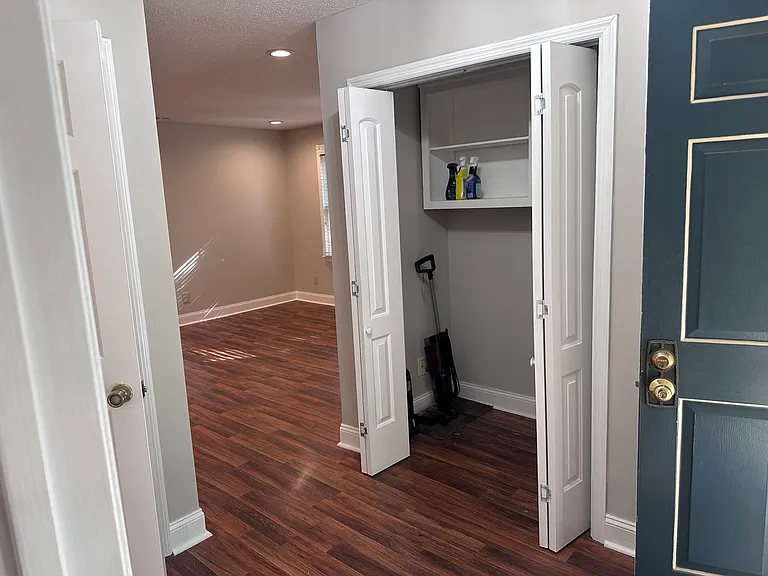 2041 Greenwood Pl SW — Photo 5